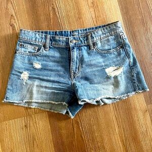 Gap Sexy Boyfriend Short distressed Jean size 4/27